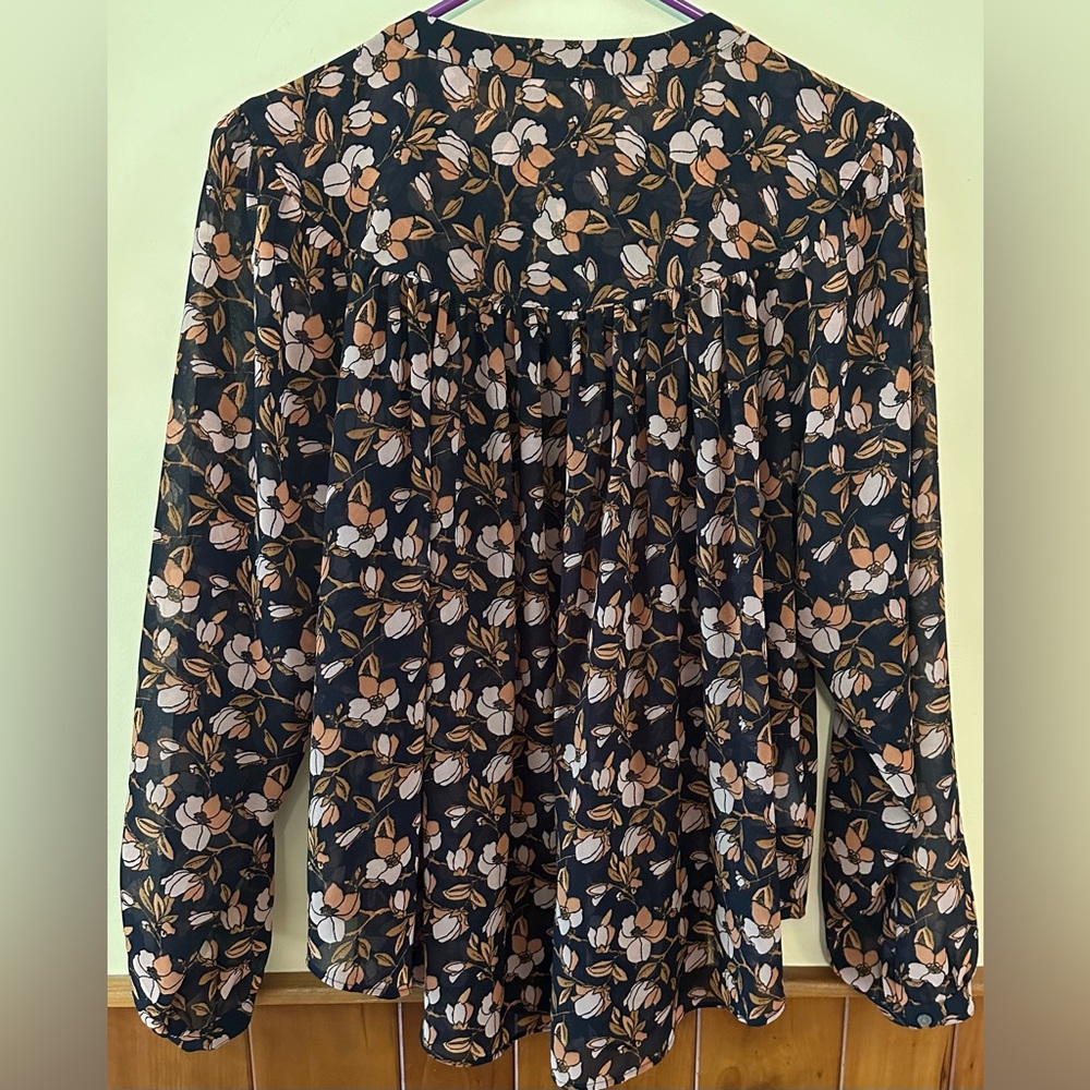 LOFT, size SMALL, semi sheer, flowing, bell sleeve, floral shirt.  NWOT. - Picture 2 of 6